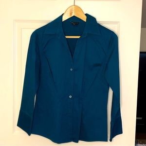 Banana republic classic stretch blouse in te blue size M. cotton stretch fabric